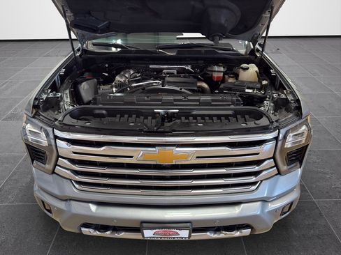 Used 2024 Chevrolet Silverado 2500 High Country w/ High Country Premium Package AWD/4WD image 11