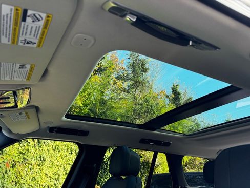 New 2025 Land Rover Range Rover SE image 14