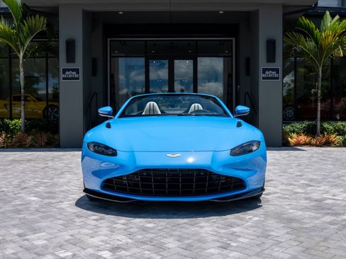 Used 2021 Aston Martin V8 Vantage Roadster RWD image 13