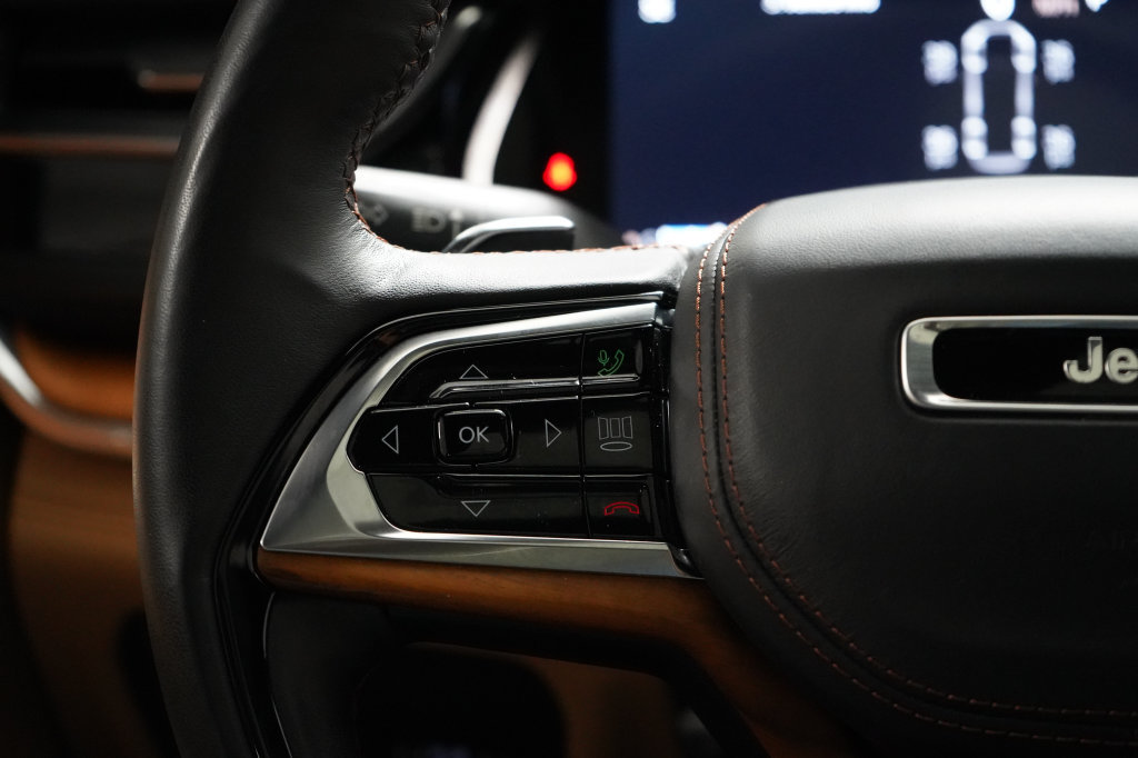 Certified 2025 Jeep Grand Cherokee L Summit AWD/4WD image 14