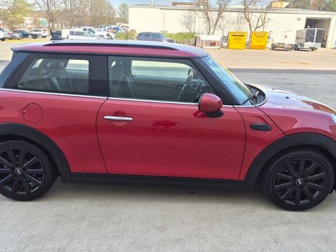 Used 2015 MINI Cooper 2-Door Hardtop image 8