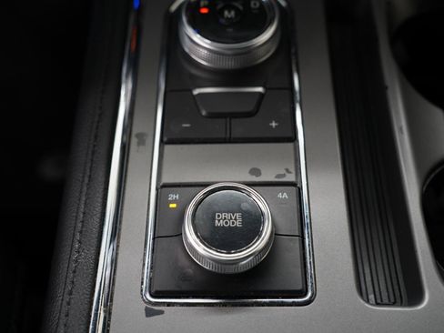 Used 2018 Ford Expedition XLT w/ Equipment Group 202A AWD/4WD image 22