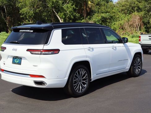 Used 2025 Jeep Grand Cherokee L Summit AWD/4WD image 9