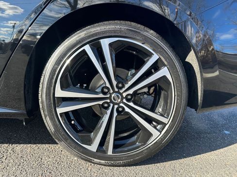 Used 2023 Nissan Sentra SR w/ SR Premium Package image 32