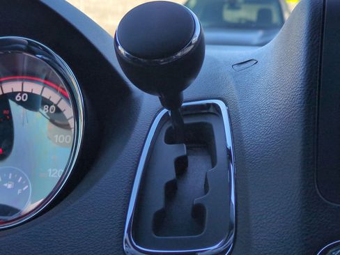 Used 2017 Dodge Grand Caravan SXT image 34