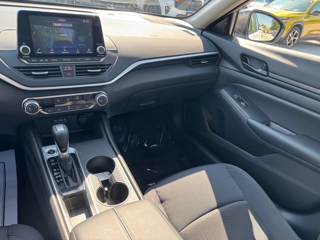 Used 2025 Nissan Altima 2.5 S FWD image 19