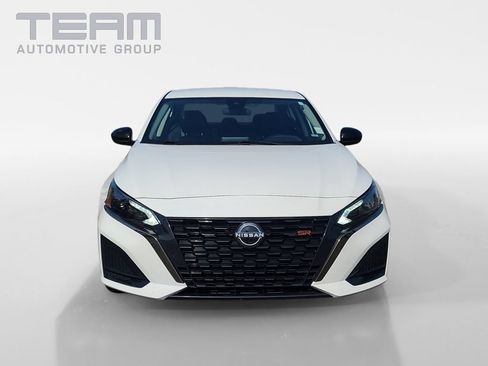 Used 2024 Nissan Altima 2.5 SR FWD image 2