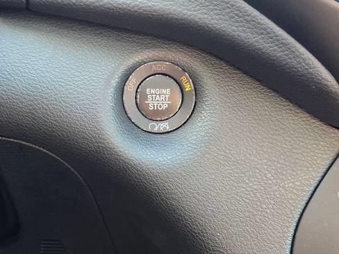Used 2019 Jeep Cherokee Latitude Plus AWD/4WD image 19