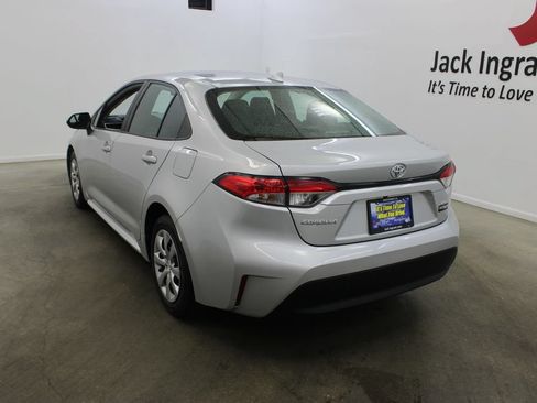 Used 2023 Toyota Corolla LE FWD image 3