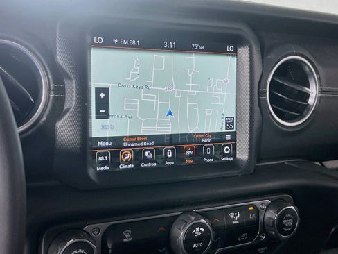 Used 2023 Jeep Wrangler Unlimited Sahara AWD/4WD image 13