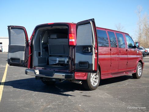 Used 2021 Chevrolet Express 3500 LS w/ Chrome Appearance Package image 23