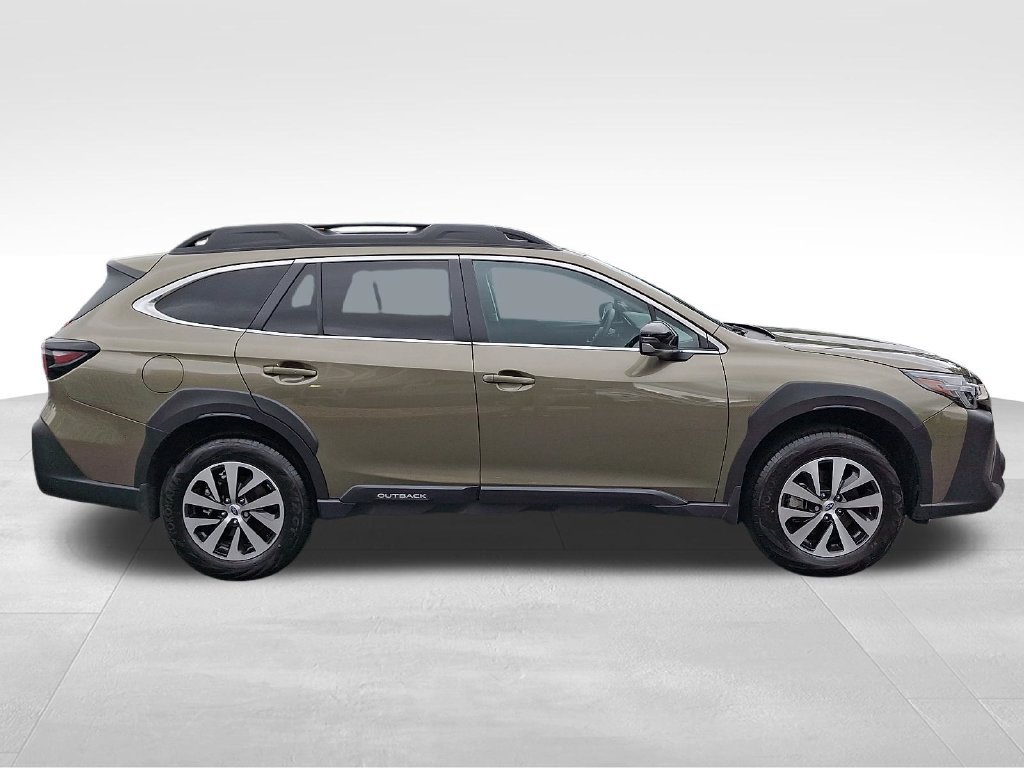 Used 2025 Subaru Outback Premium AWD/4WD image 7