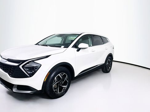 Used 2024 Kia Sportage LX image 3