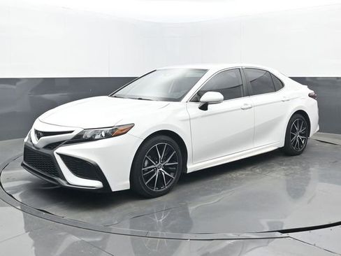 Used 2022 Toyota Camry SE w/ Convenience Package image 8