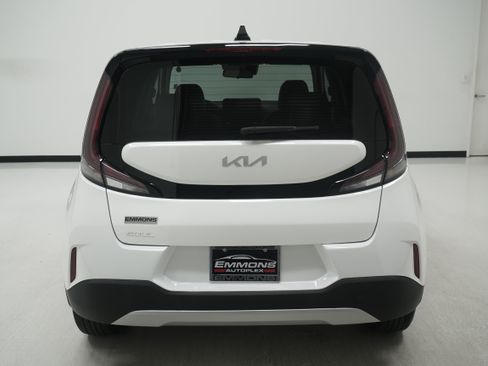 Used 2023 Kia Soul LX w/ LX Technology Package FWD image 5