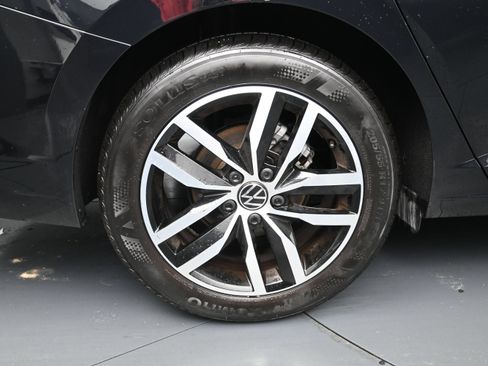 Used 2026 Volkswagen Jetta SE FWD image 9