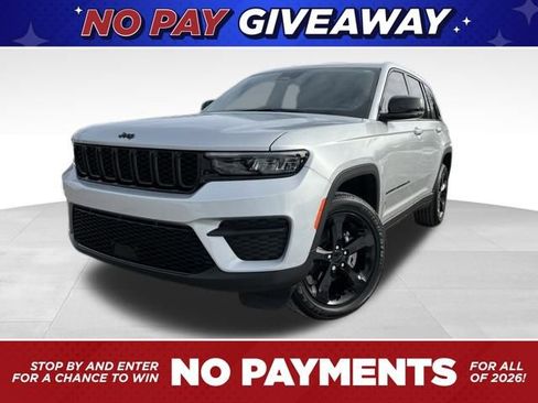 Used 2023 Jeep Grand Cherokee Altitude image 1