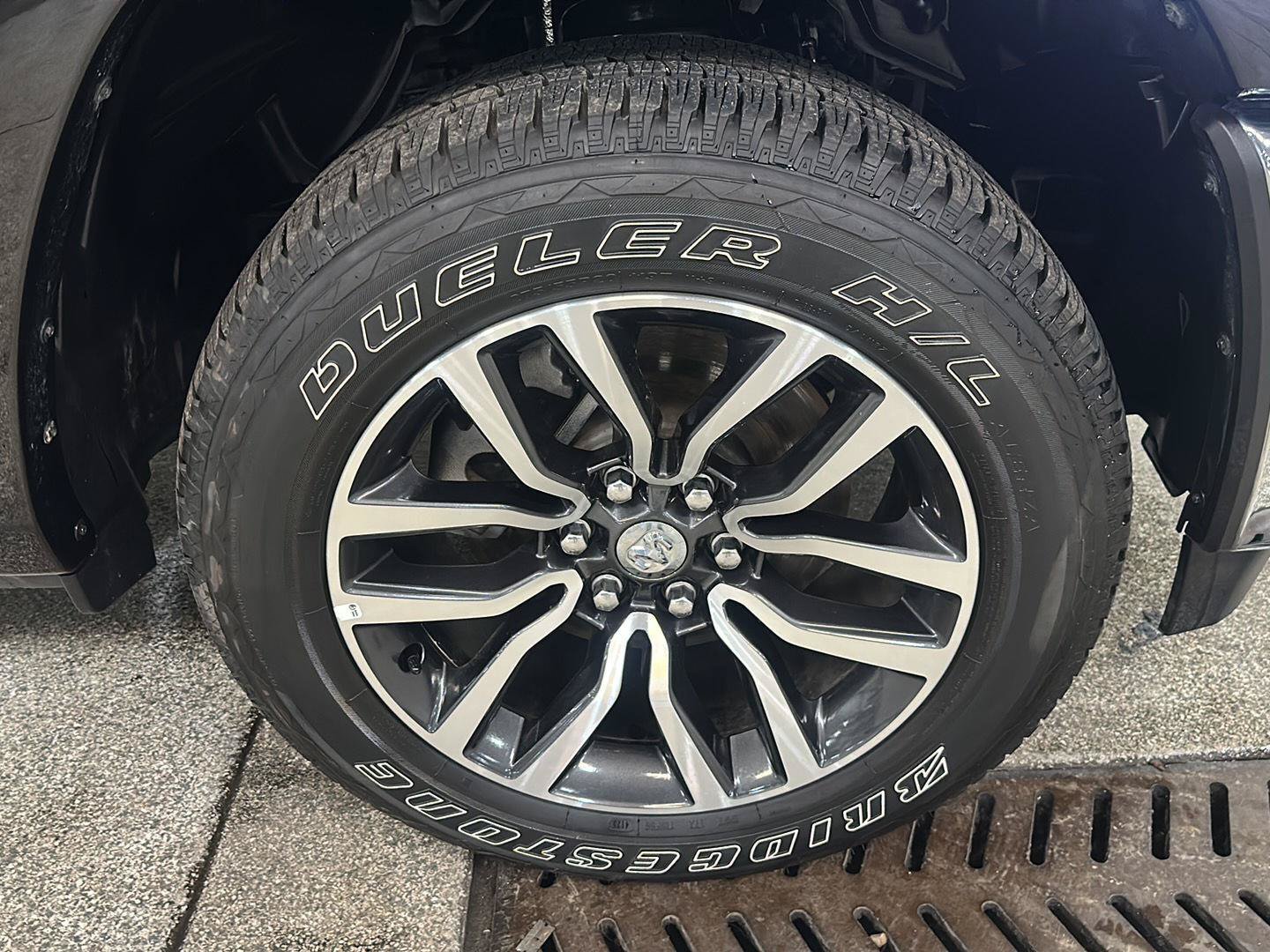 Used 2025 RAM 1500 Limited AWD/4WD image 9