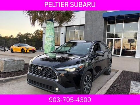 Used 2022 Toyota Corolla Cross XLE image 3