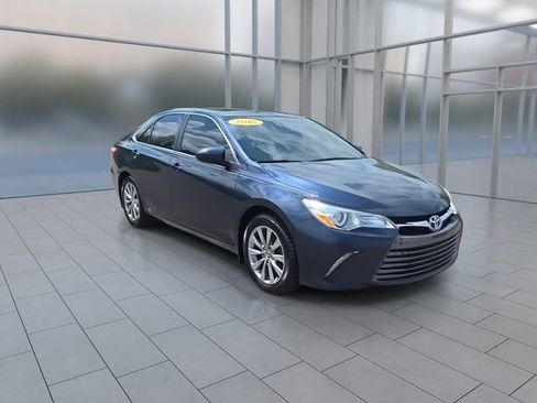 Used 2016 Toyota Camry XLE w/ Moonroof Package FWD image 2
