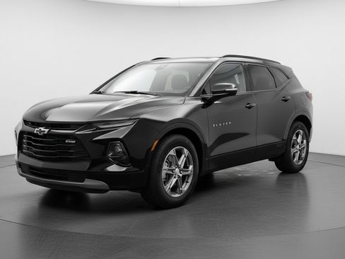 Used 2025 Chevrolet Blazer LT FWD image 3