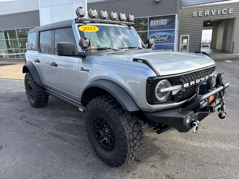 Used 2023 Ford Bronco Wildtrak image 2