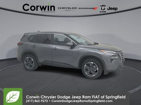Used 2025 Nissan Rogue SV image 1