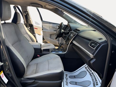 Used 2015 Toyota Camry SE FWD image 8