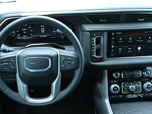 Used 2024 GMC Yukon XL Denali AWD/4WD image 13