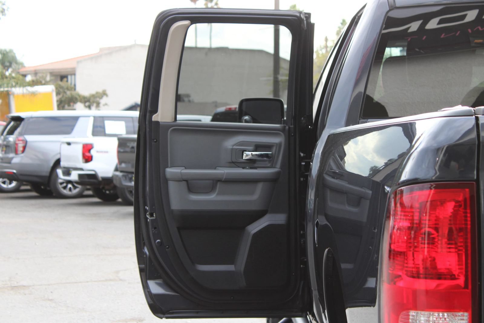 Used 2017 RAM 1500 Classic SLT RWD image 12