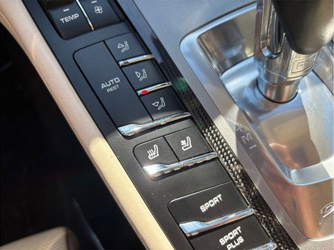 Used 2014 Porsche Panamera 4S image 34