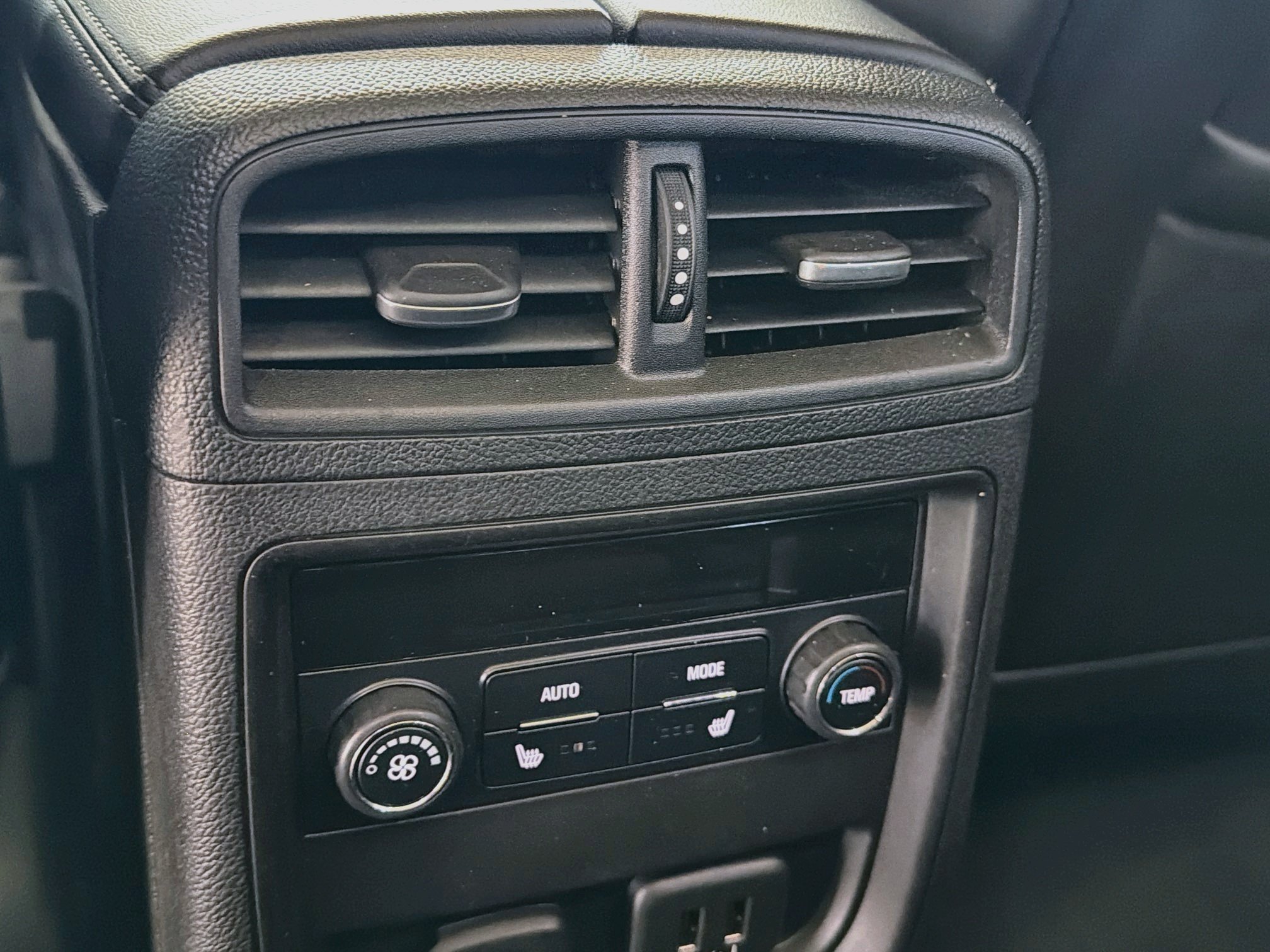 Used 2019 Buick Envision Essence AWD/4WD image 27