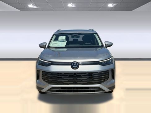 New 2026 Volkswagen Tiguan SE FWD image 6