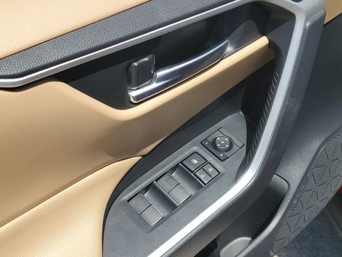 Used 2022 Toyota RAV4 XLE image 23