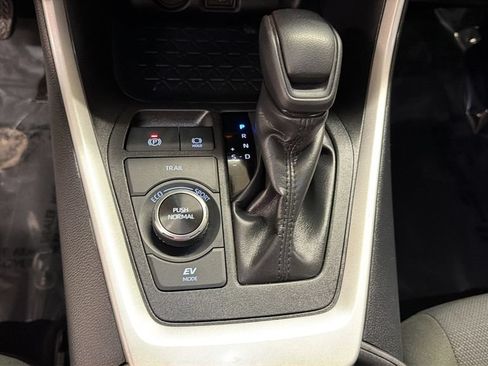 Used 2025 Toyota RAV4 XLE AWD/4WD image 20