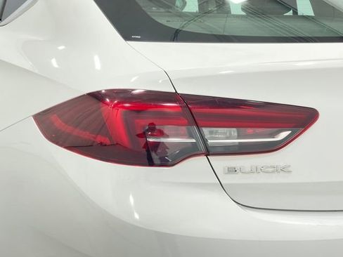 Used 2018 Buick Regal Preferred image 33