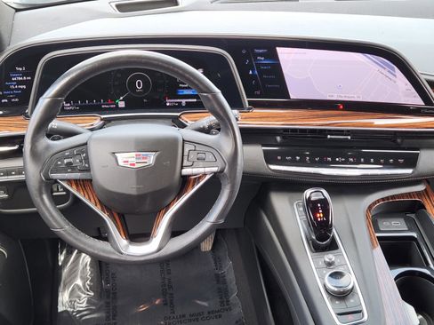 Used 2021 Cadillac Escalade Premium Luxury image 28