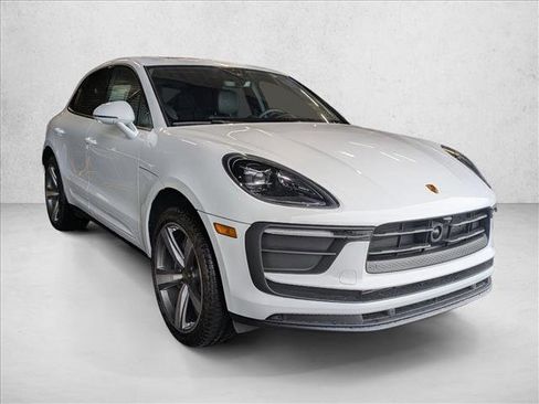 Certified 2025 Porsche Macan image 6