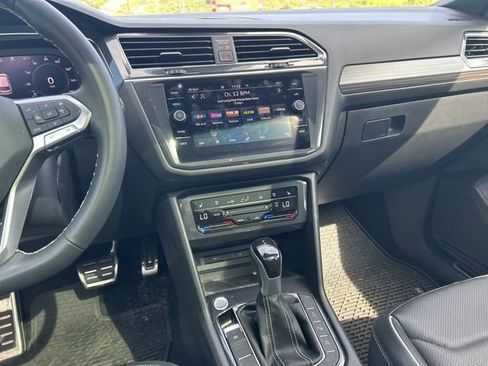 Used 2023 Volkswagen Tiguan SEL R-Line image 15