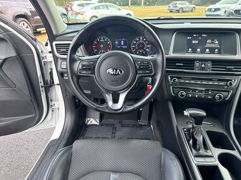 Used 2018 Kia Optima S w/ Panoramic Sunroof Package image 17