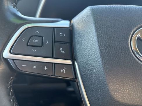 Used 2023 Toyota Highlander XLE image 16