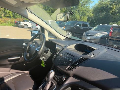 Used 2017 Ford C-MAX Energi SE w/ Equipment Group 402A FWD image 14
