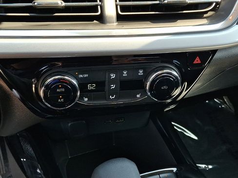 Used 2024 Chevrolet Trax LT w/ Driver Confidence Package FWD image 15