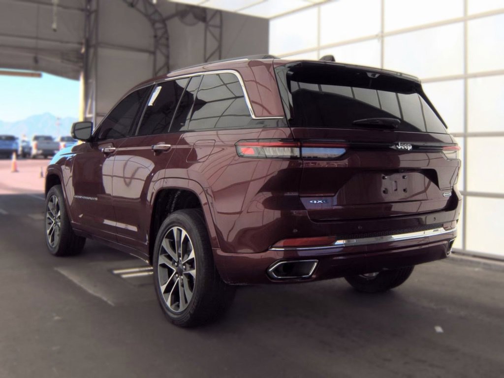 Used 2023 Jeep Grand Cherokee Overland w/ Luxury Tech Group IV AWD/4WD image 8