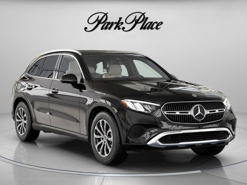 Used 2026 Mercedes-Benz GLC 300 4MATIC image 32