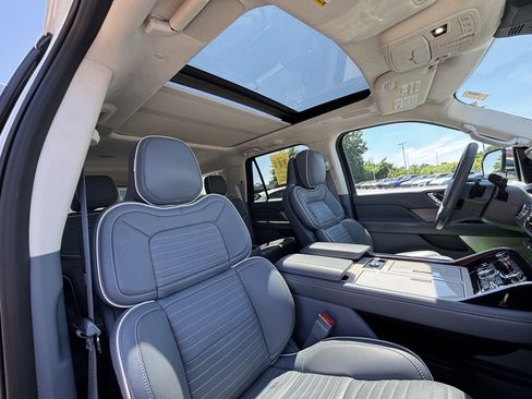 Used 2023 Lincoln Navigator L Black Label AWD/4WD image 32