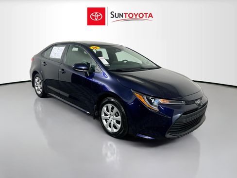 Used 2025 Toyota Corolla LE FWD image 1