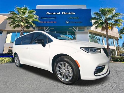 New 2026 Chrysler Pacifica Limited w/ Uconnect Theater Family Group image 2