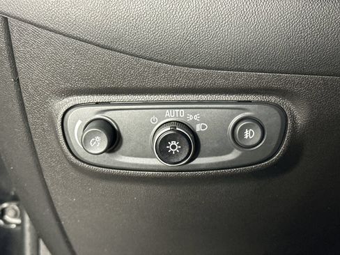 Used 2023 Chevrolet Equinox Premier FWD image 22