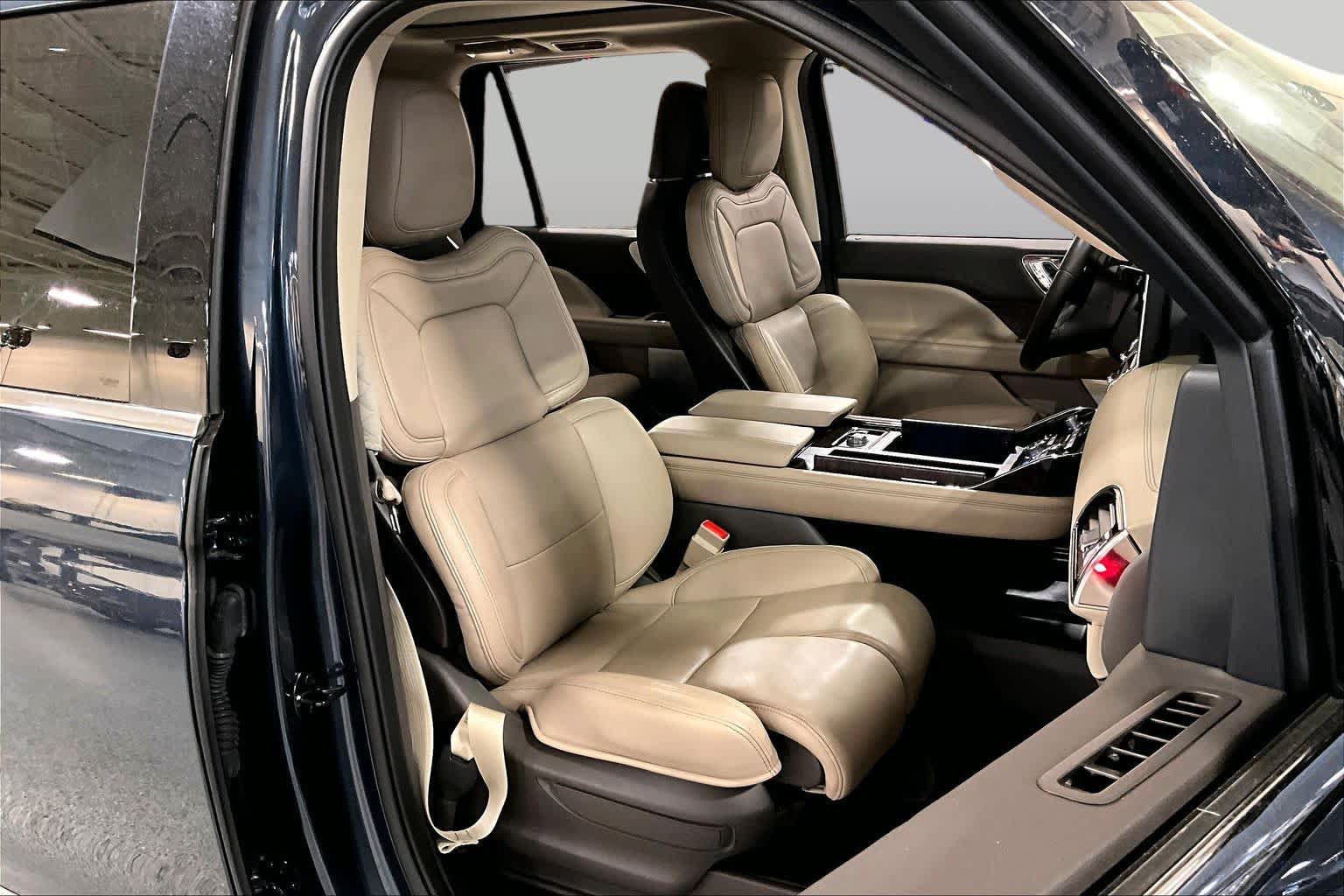 Used 2022 Lincoln Navigator Reserve AWD/4WD image 9